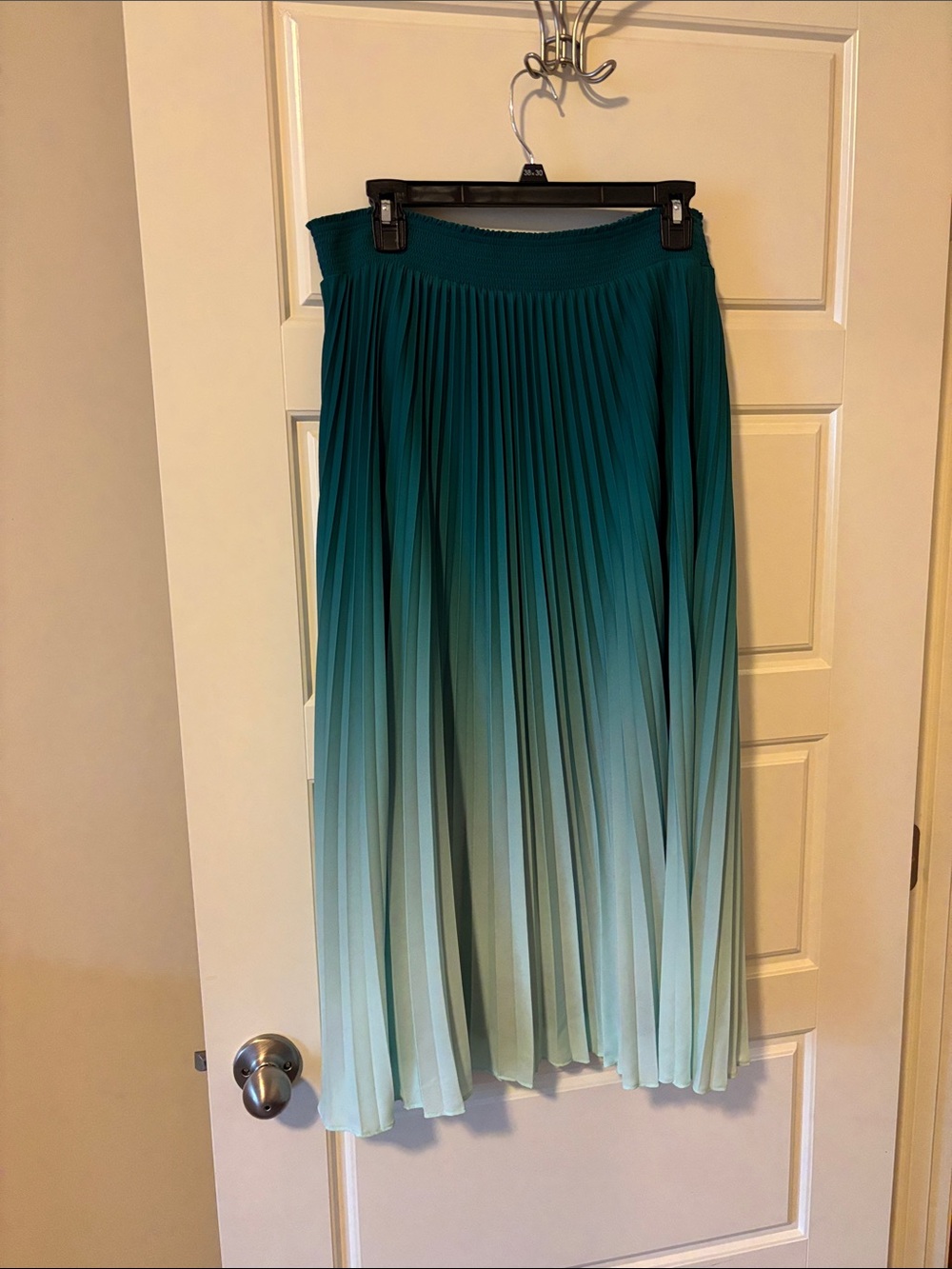 White House Black Market Teal to Mint Ombre Pleated Midi Skirt